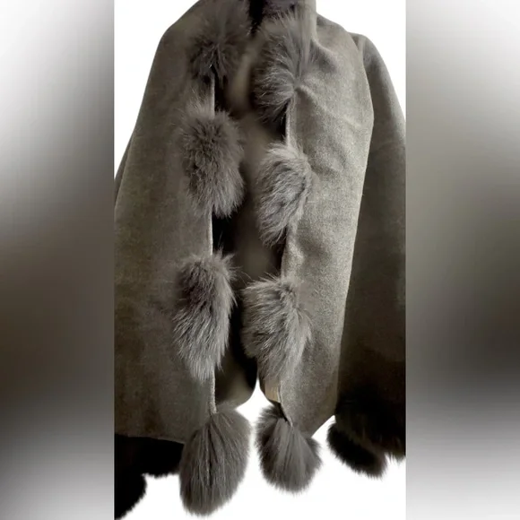 LORD & TAYLOR Plush Fox Trimmed Wrap - Grey 25” x 72” - Picture 4 of 7